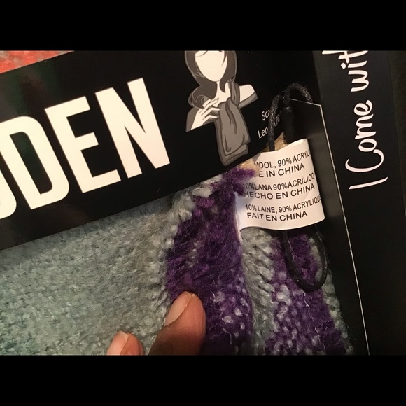 Steve Madden- Steve Madden Scarf and Wallet/ Wristlet Set - Picture 4 of 9